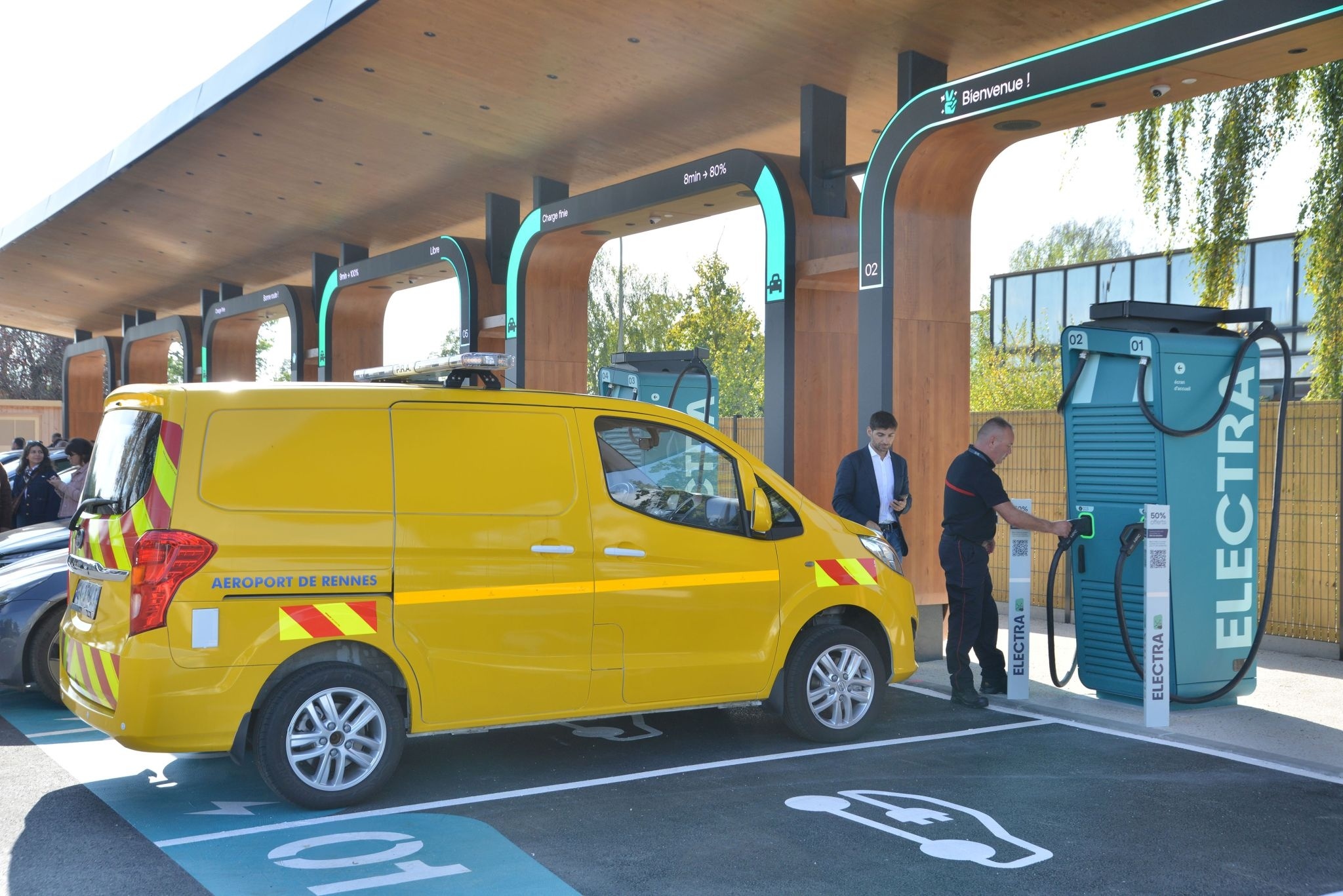 L’aéroport Rennes Bretagne inaugure une nouvelle station de recharge ultra-rapide pour les passagers et riverains